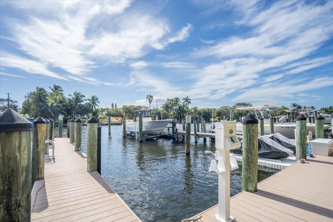 For Sale: $895,000 (3 beds, 2 baths, 1542 Square Feet)