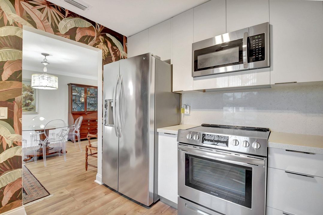 For Sale: $149,000 (1 beds, 1 baths, 642 Square Feet)