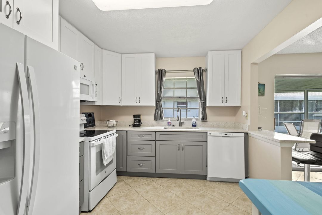 For Sale: $165,000 (2 beds, 2 baths, 1280 Square Feet)