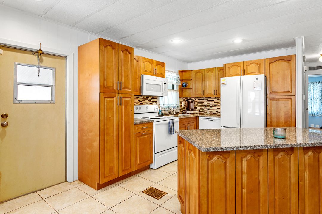 For Sale: $175,000 (2 beds, 2 baths, 1336 Square Feet)