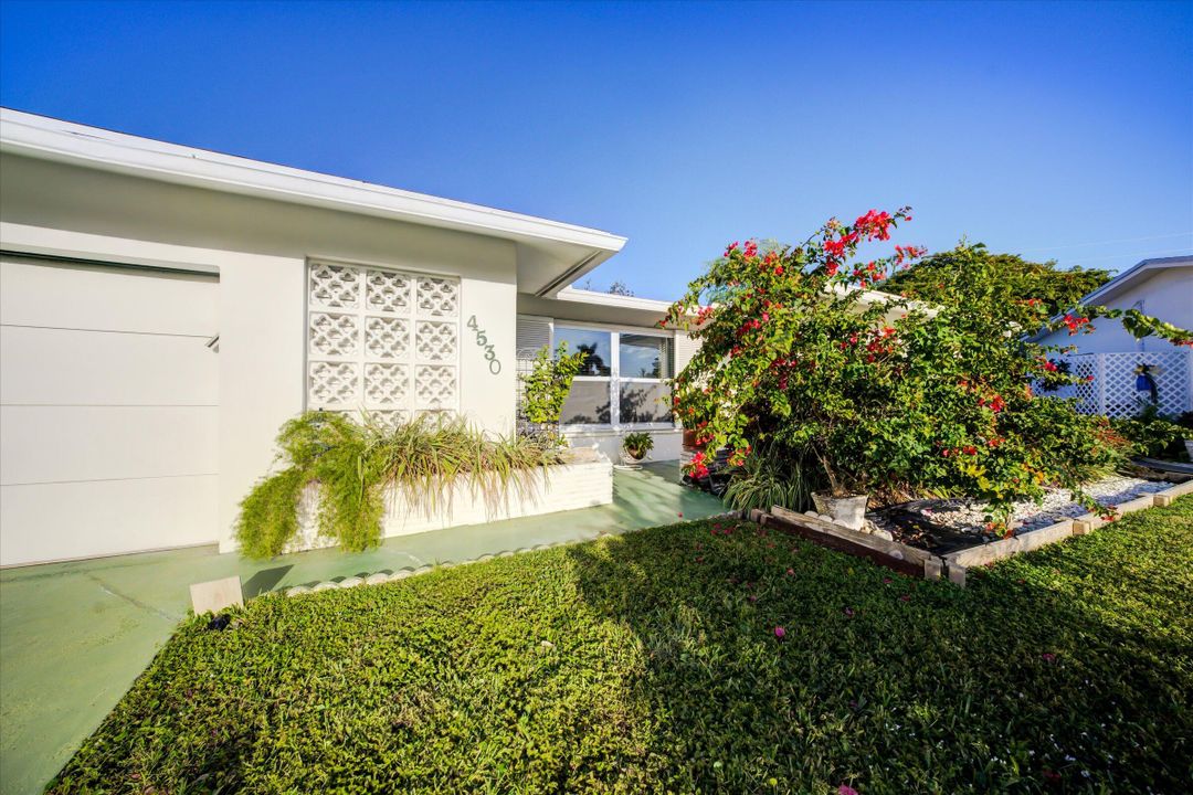 For Sale: $389,000 (2 beds, 2 baths, 1579 Square Feet)