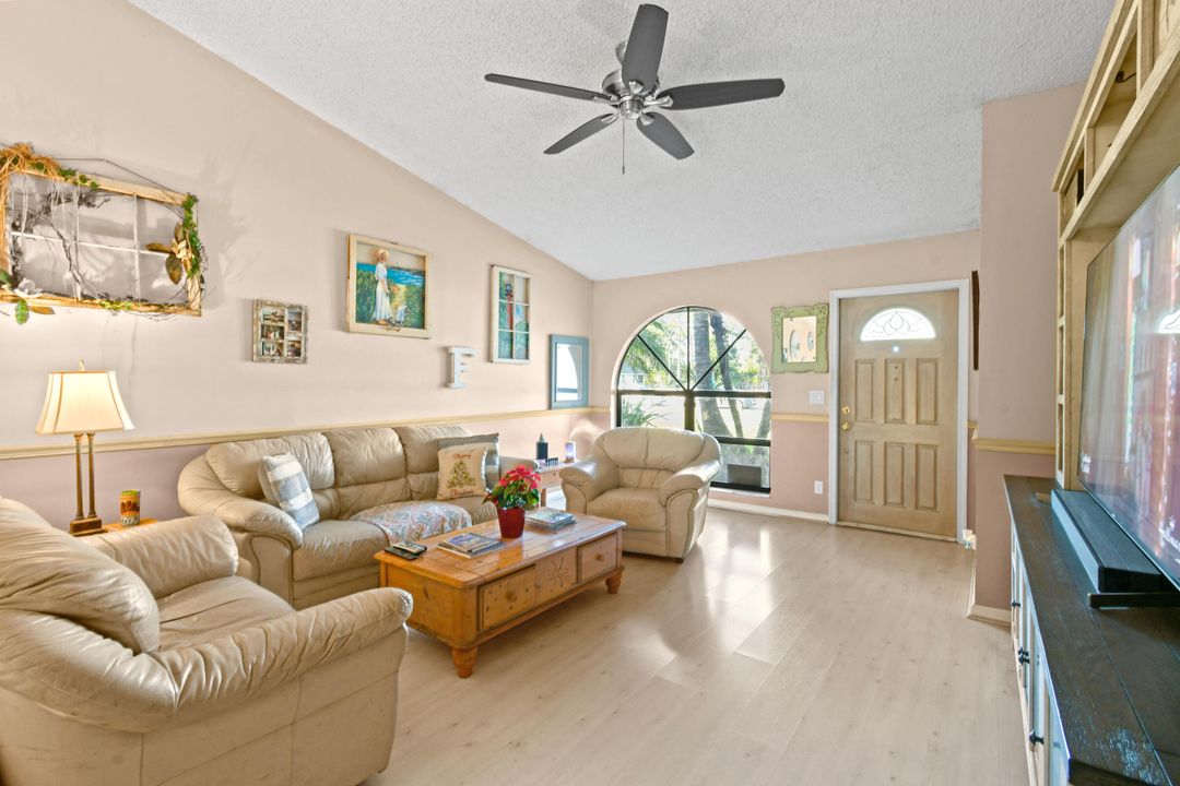 For Sale: $569,000 (3 beds, 2 baths, 1394 Square Feet)