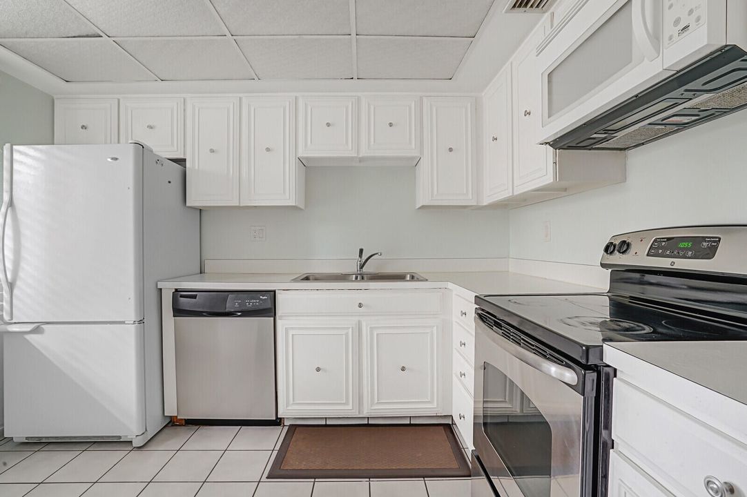 For Sale: $247,500 (2 beds, 2 baths, 1034 Square Feet)