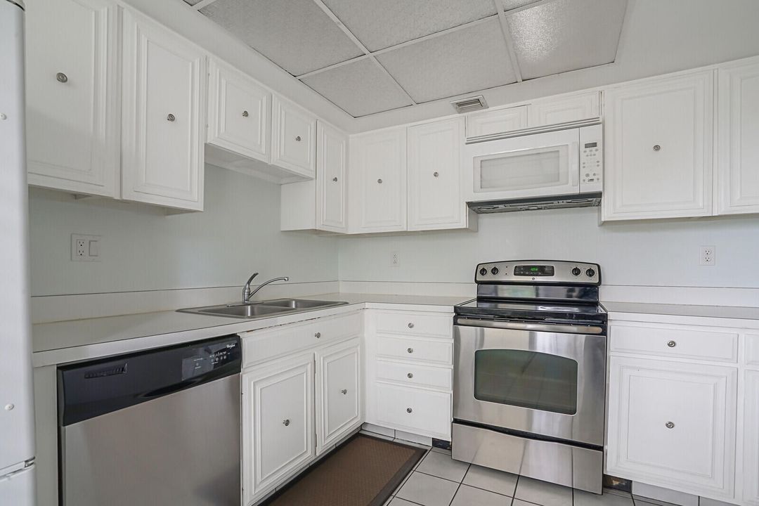 For Sale: $247,500 (2 beds, 2 baths, 1034 Square Feet)