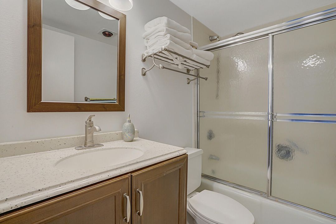 For Sale: $247,500 (2 beds, 2 baths, 1034 Square Feet)