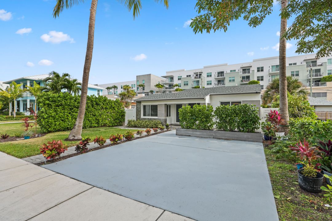 For Sale: $1,875,000 (5 beds, 4 baths, 2370 Square Feet)