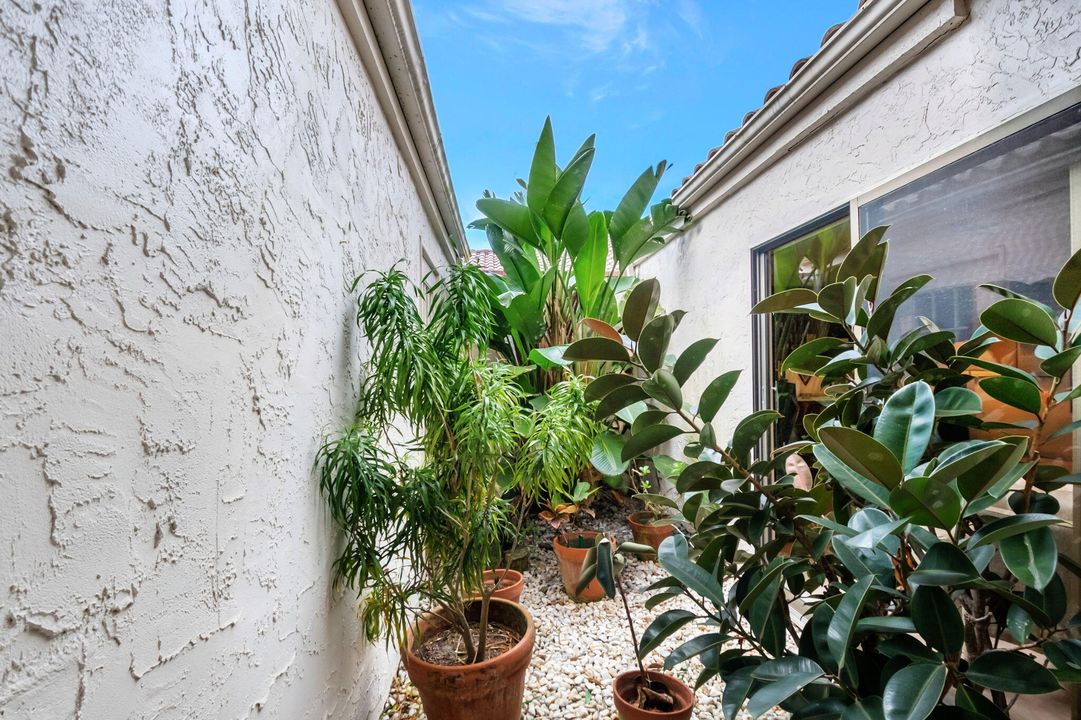 For Sale: $425,000 (3 beds, 2 baths, 1874 Square Feet)