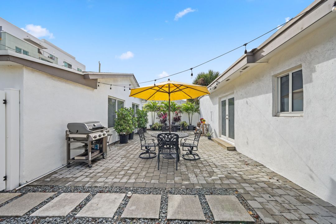 For Sale: $1,875,000 (5 beds, 4 baths, 2370 Square Feet)