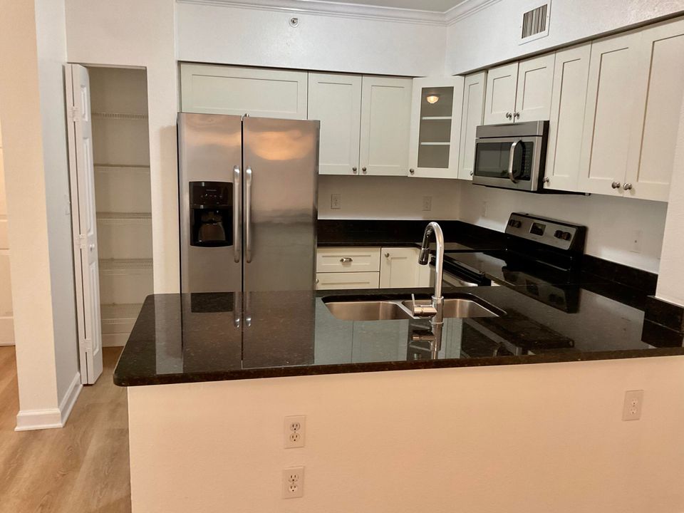 For Rent: $2,750 (3 beds, 2 baths, 1428 Square Feet)