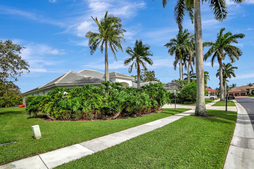 For Sale: $1,600,000 (4 beds, 3 baths, 3468 Square Feet)