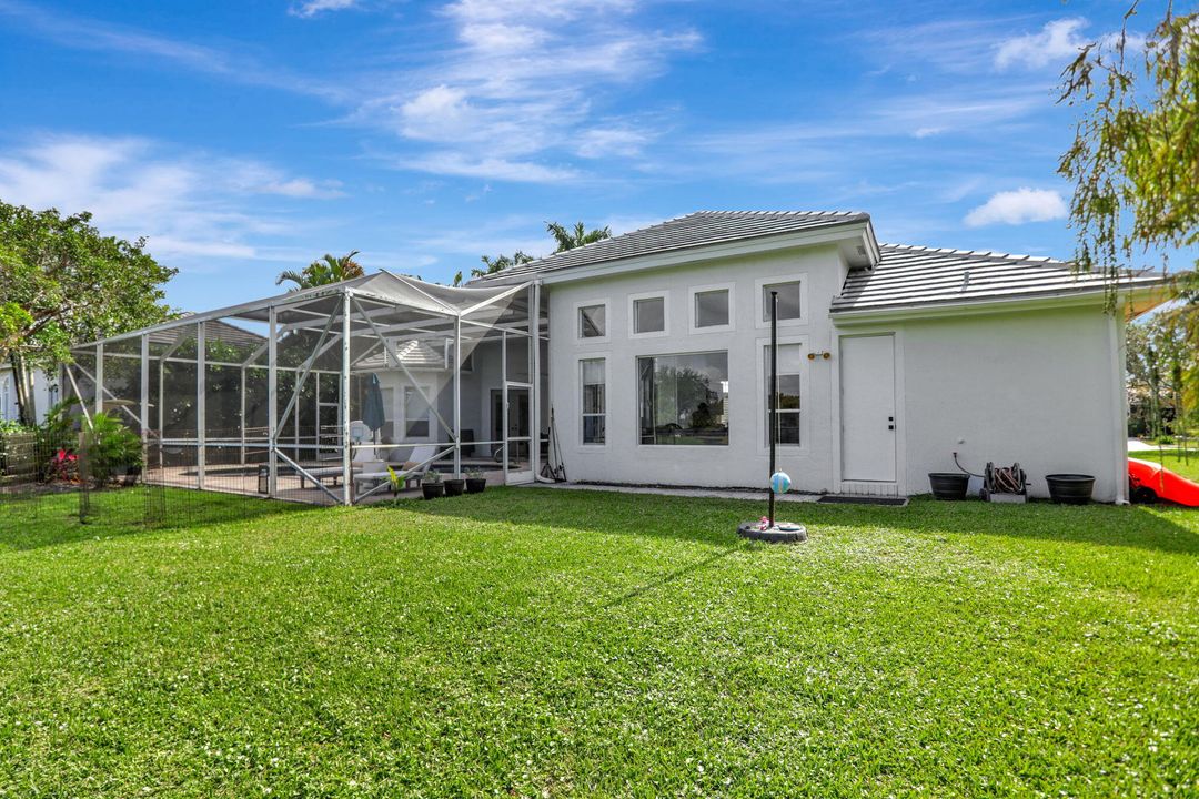 For Sale: $1,600,000 (4 beds, 3 baths, 3468 Square Feet)