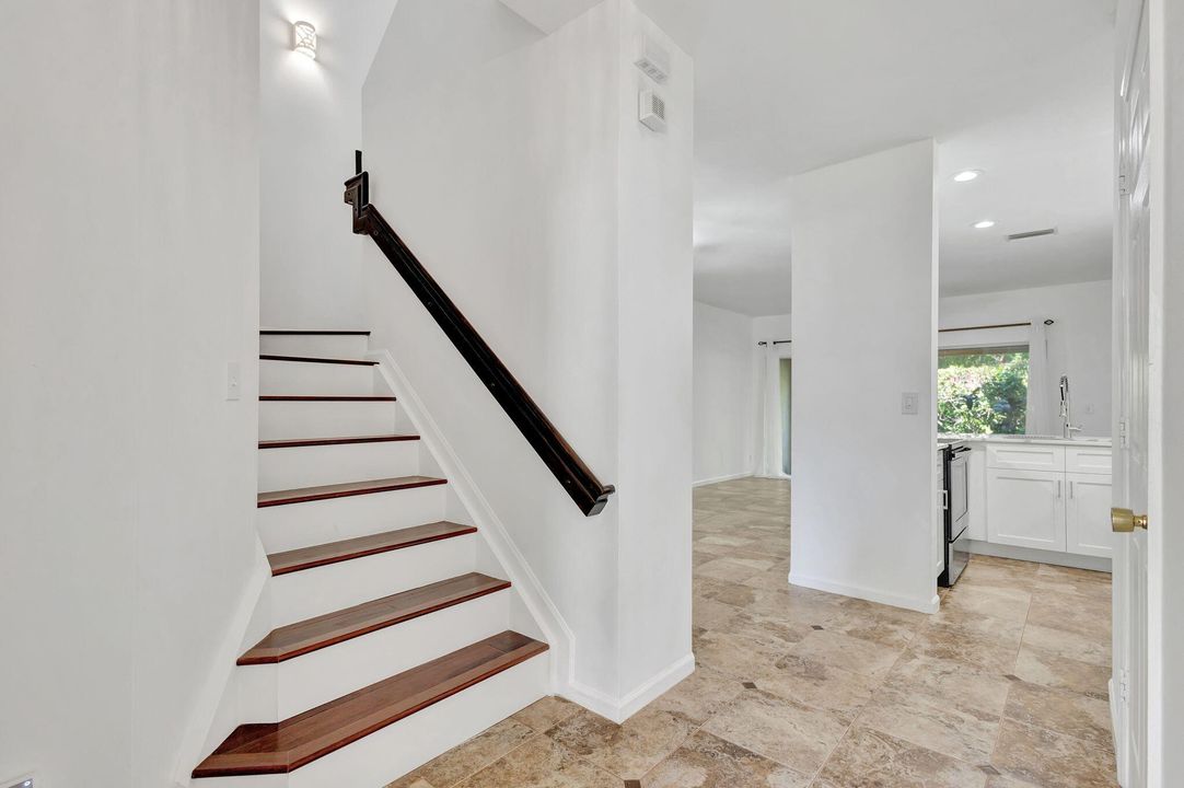 For Sale: $354,900 (2 beds, 2 baths, 1202 Square Feet)