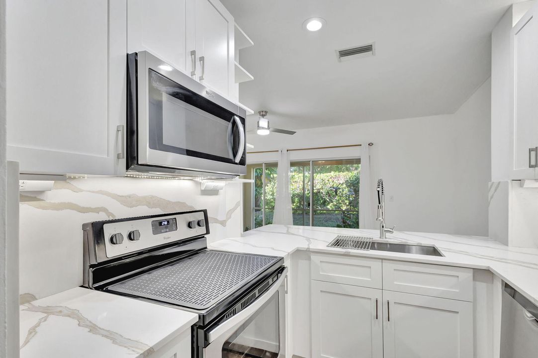 For Sale: $354,900 (2 beds, 2 baths, 1202 Square Feet)