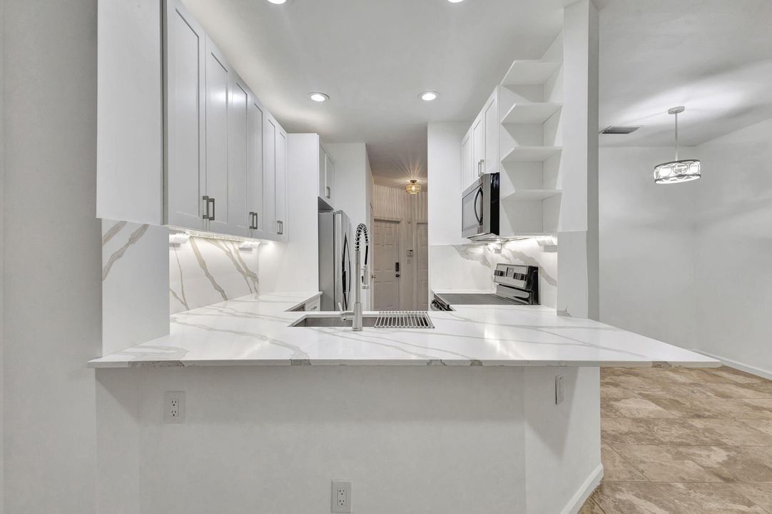 For Sale: $354,900 (2 beds, 2 baths, 1202 Square Feet)