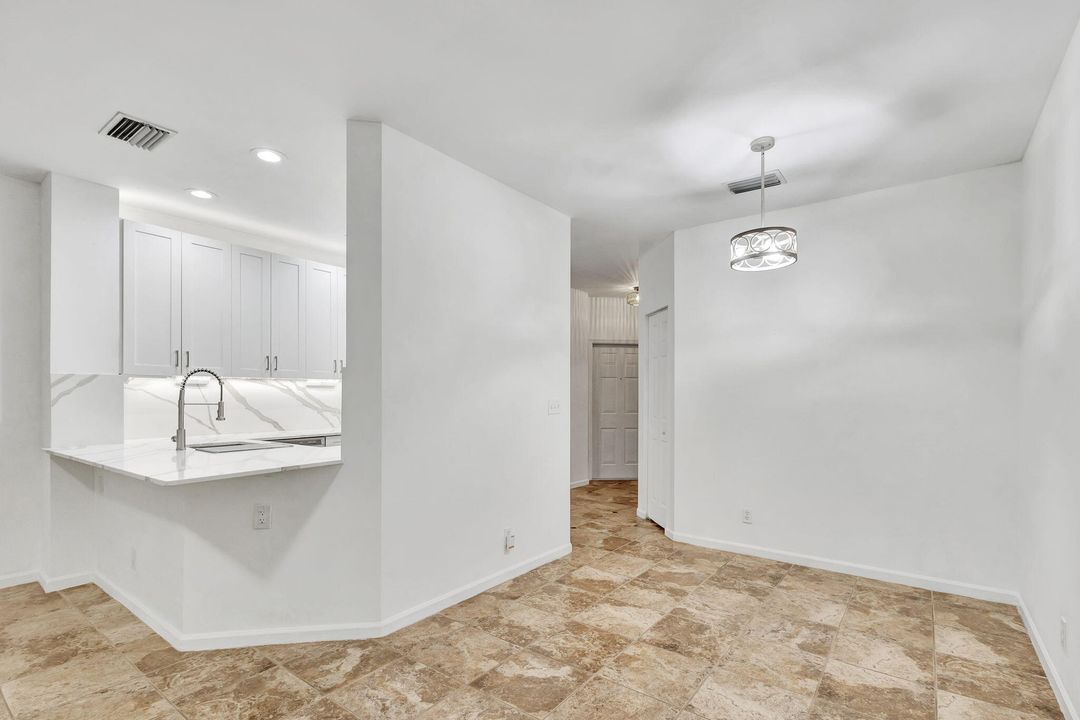 For Sale: $354,900 (2 beds, 2 baths, 1202 Square Feet)