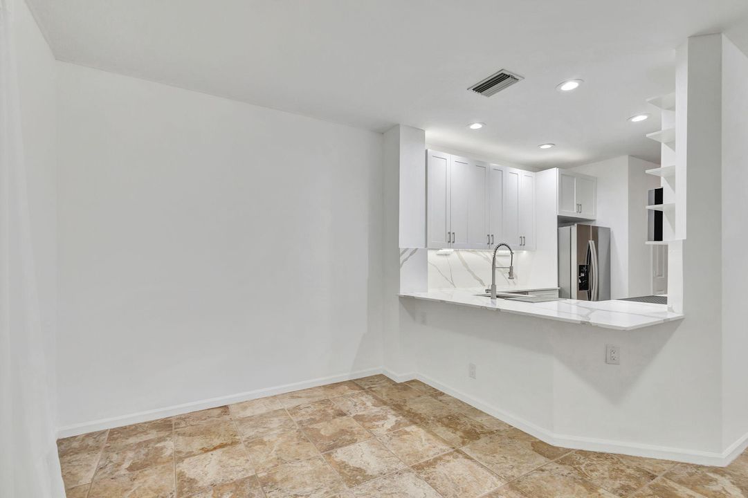 For Sale: $354,900 (2 beds, 2 baths, 1202 Square Feet)