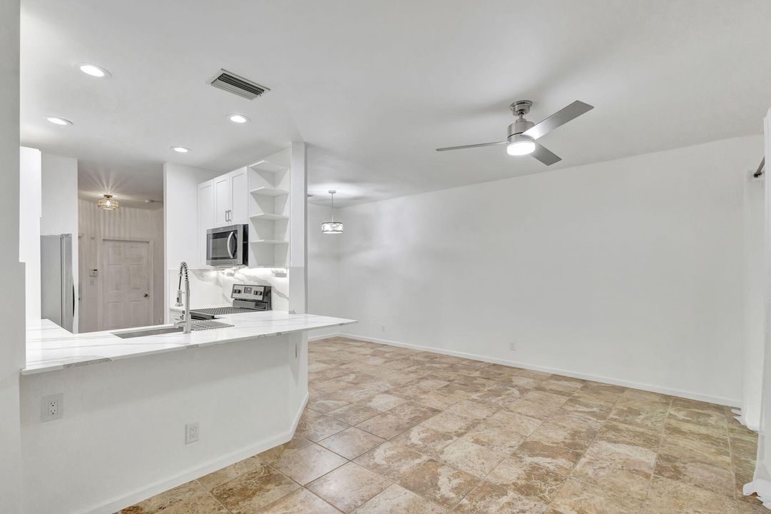 For Sale: $354,900 (2 beds, 2 baths, 1202 Square Feet)