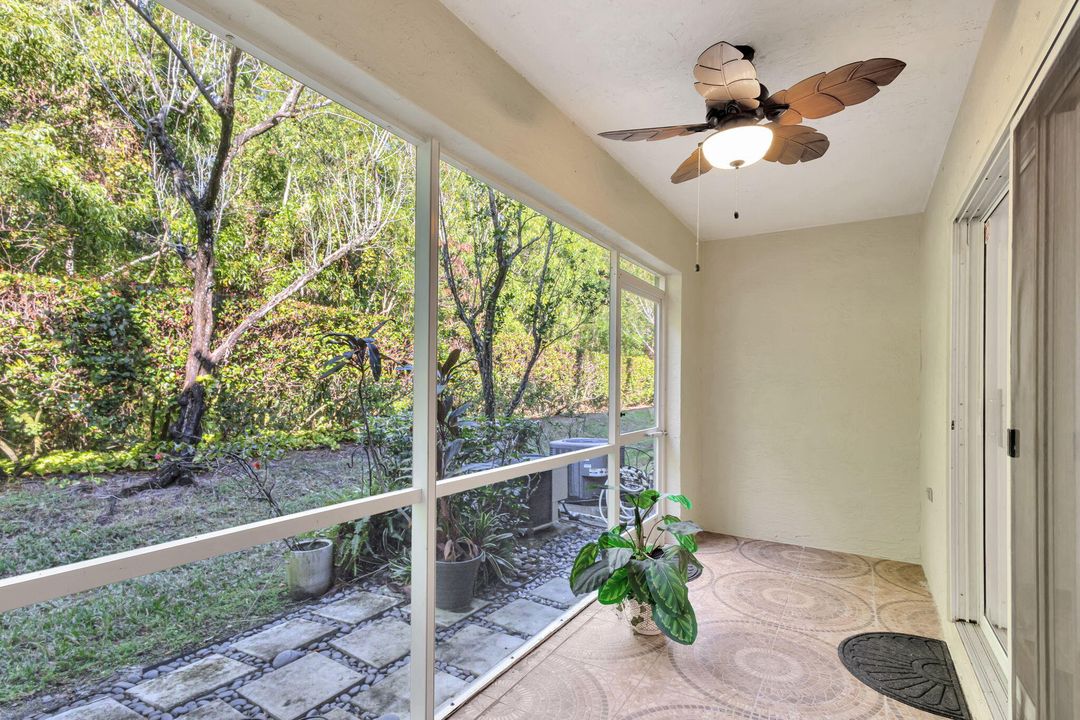 For Sale: $354,900 (2 beds, 2 baths, 1202 Square Feet)