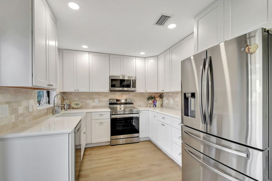 For Sale: $385,000 (2 beds, 2 baths, 1418 Square Feet)