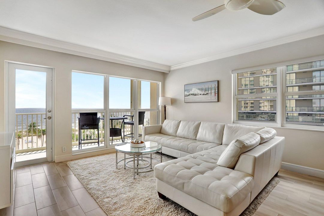 For Sale: $669,000 (2 beds, 2 baths, 1140 Square Feet)