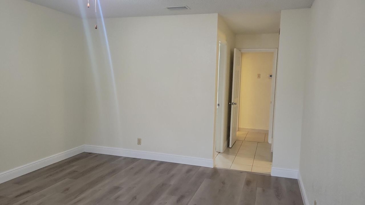 Active With Contract: $2,750 (2 beds, 2 baths, 1176 Square Feet)