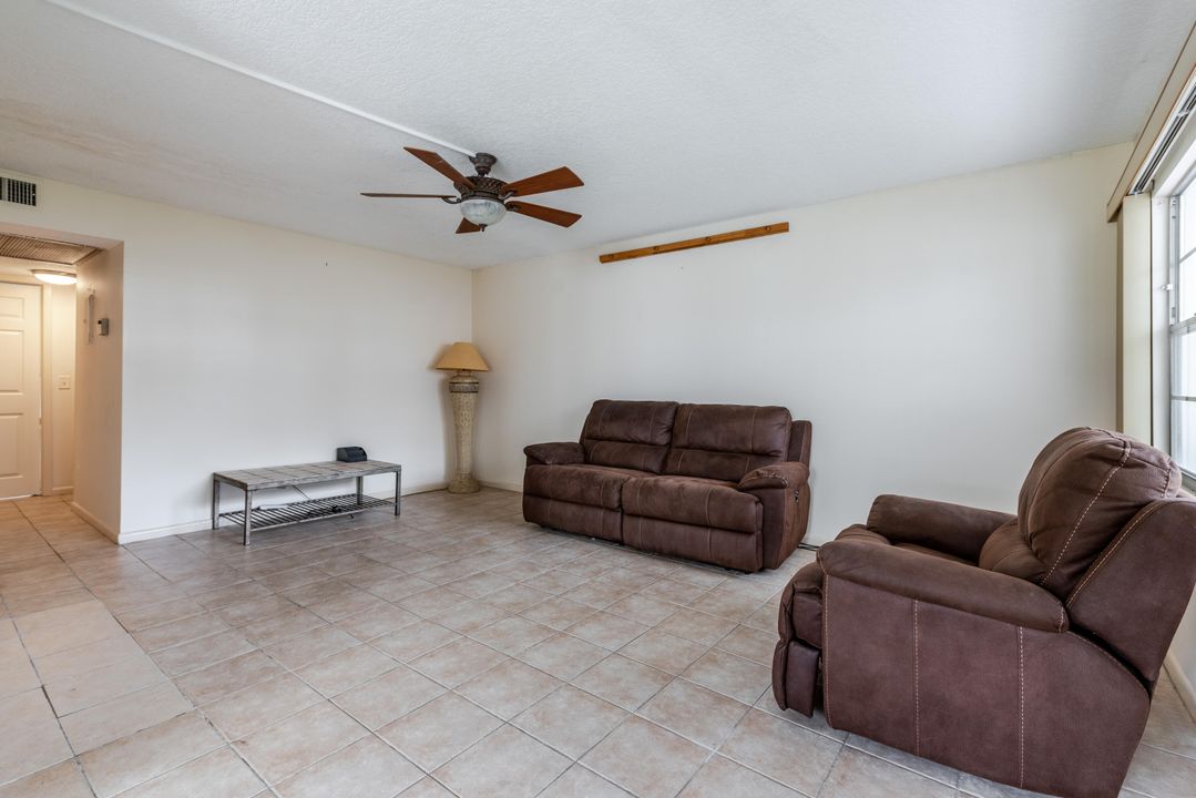 For Sale: $130,000 (2 beds, 2 baths, 819 Square Feet)