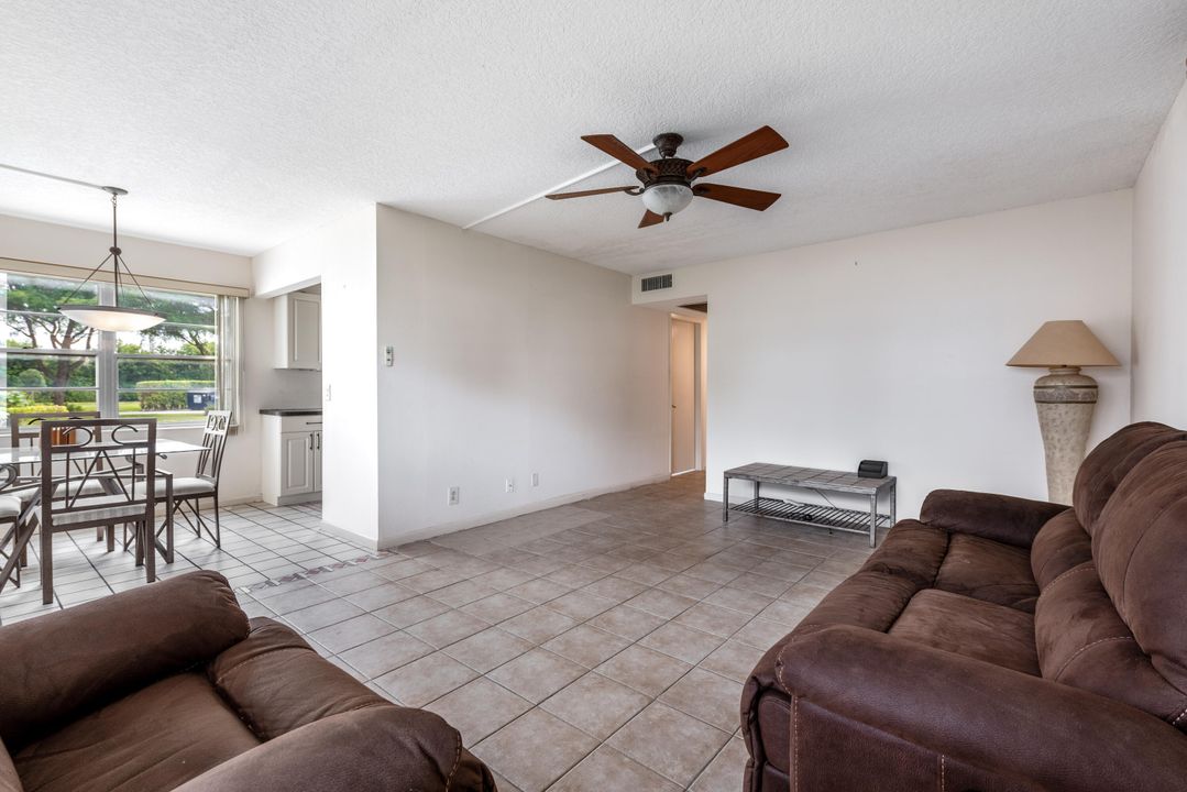 For Sale: $130,000 (2 beds, 2 baths, 819 Square Feet)