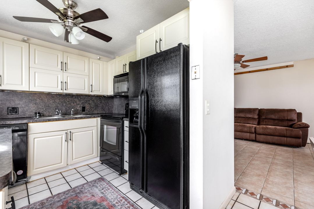 For Sale: $130,000 (2 beds, 2 baths, 819 Square Feet)