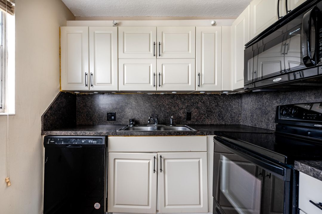 For Sale: $130,000 (2 beds, 2 baths, 819 Square Feet)