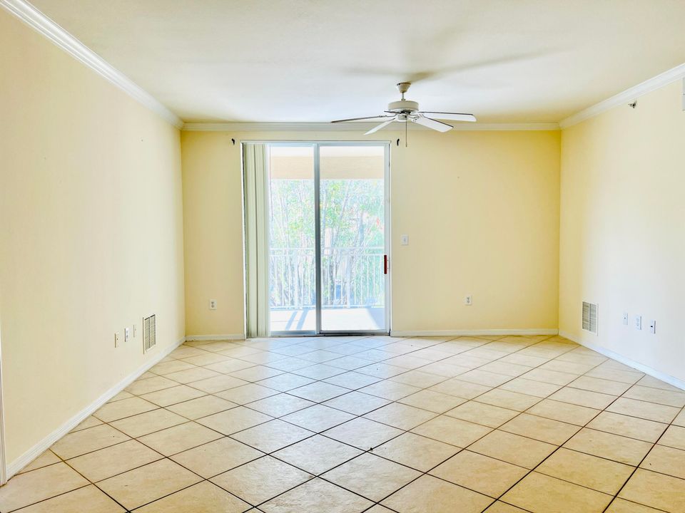 For Sale: $300,000 (2 beds, 2 baths, 1262 Square Feet)