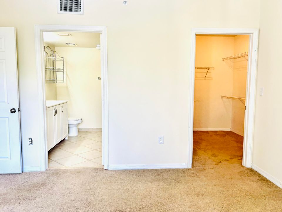 For Sale: $300,000 (2 beds, 2 baths, 1262 Square Feet)