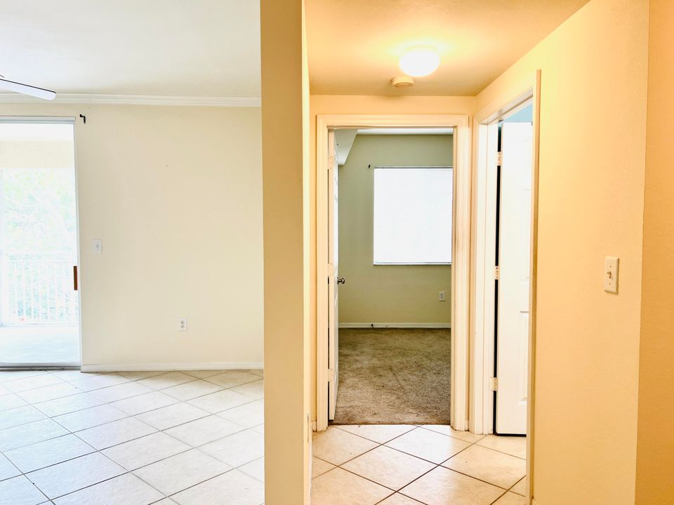 For Sale: $300,000 (2 beds, 2 baths, 1262 Square Feet)