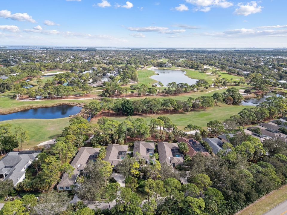 For Sale: $799,000 (3 beds, 3 baths, 2000 Square Feet)