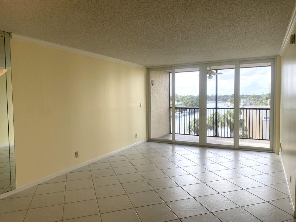 For Rent: $2,950 (2 beds, 2 baths, 1095 Square Feet)