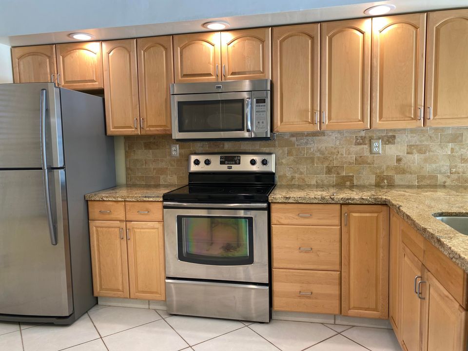 For Rent: $2,950 (2 beds, 2 baths, 1095 Square Feet)