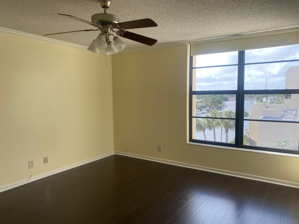 For Rent: $2,950 (2 beds, 2 baths, 1095 Square Feet)