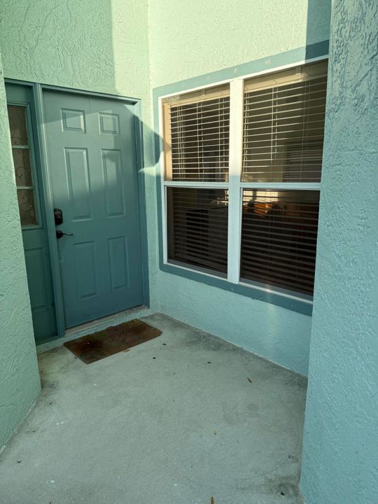 For Rent: $2,350 (2 beds, 2 baths, 1290 Square Feet)