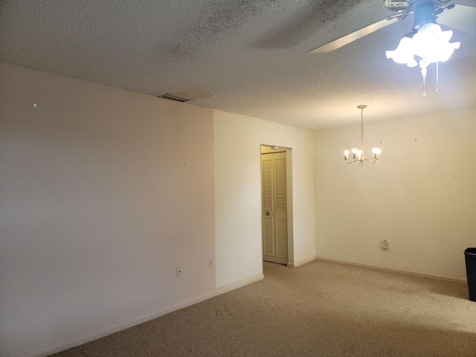 For Sale: $99,900 (1 beds, 1 baths, 726 Square Feet)