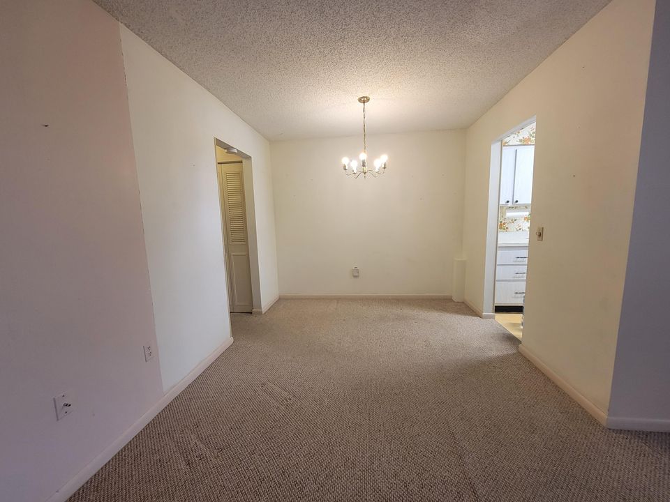 For Sale: $99,900 (1 beds, 1 baths, 726 Square Feet)