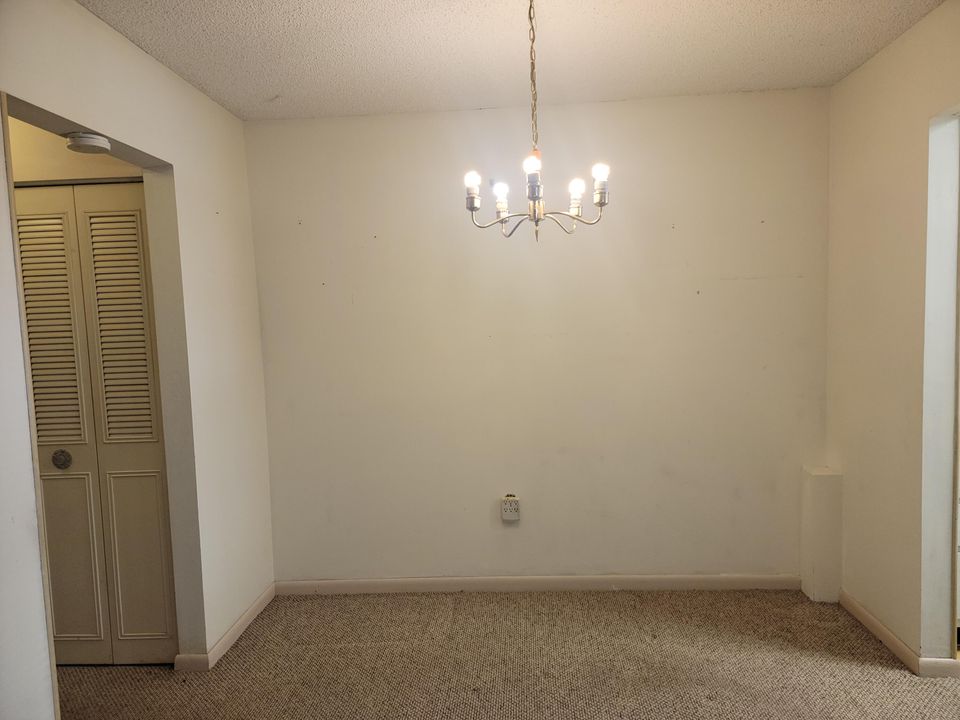 For Sale: $99,900 (1 beds, 1 baths, 726 Square Feet)