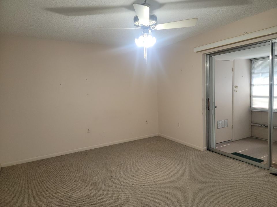 For Sale: $99,900 (1 beds, 1 baths, 726 Square Feet)