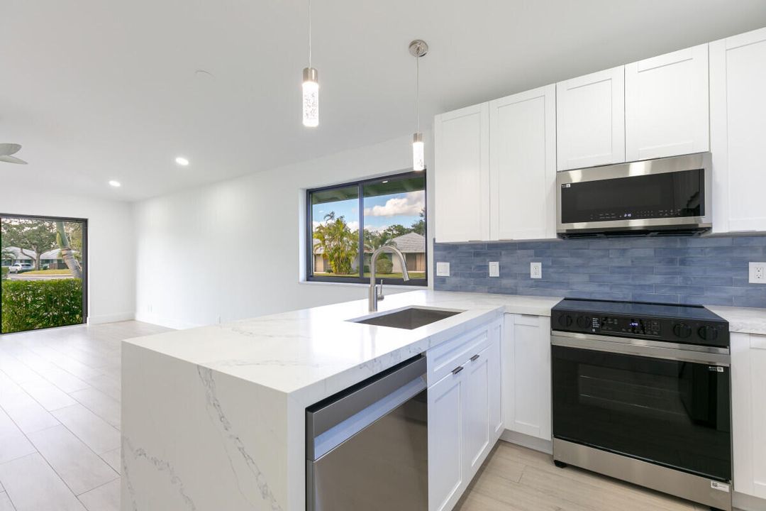 For Sale: $527,000 (2 beds, 2 baths, 1135 Square Feet)