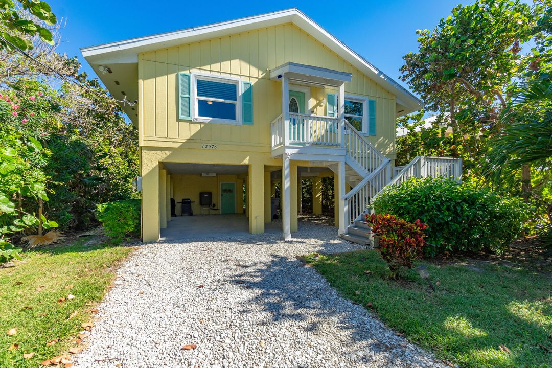 For Sale: $1,995,000 (3 beds, 2 baths, 1440 Square Feet)