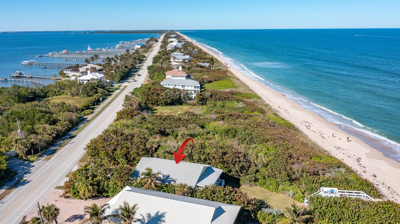 For Sale: $1,995,000 (3 beds, 2 baths, 1440 Square Feet)