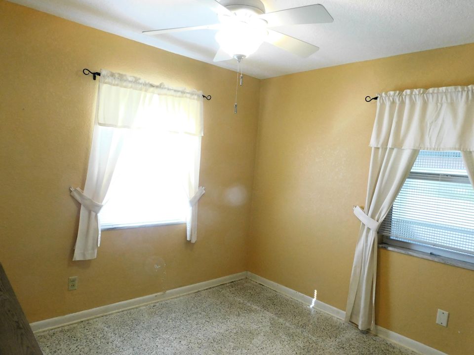 For Sale: $319,900 (2 beds, 2 baths, 1296 Square Feet)