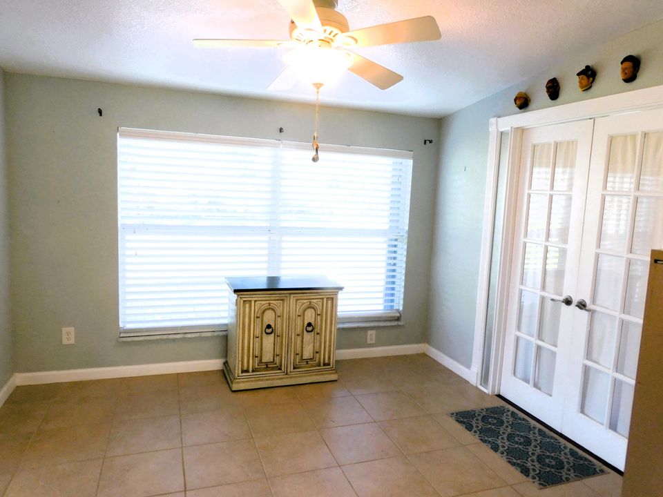 For Sale: $319,900 (2 beds, 2 baths, 1296 Square Feet)