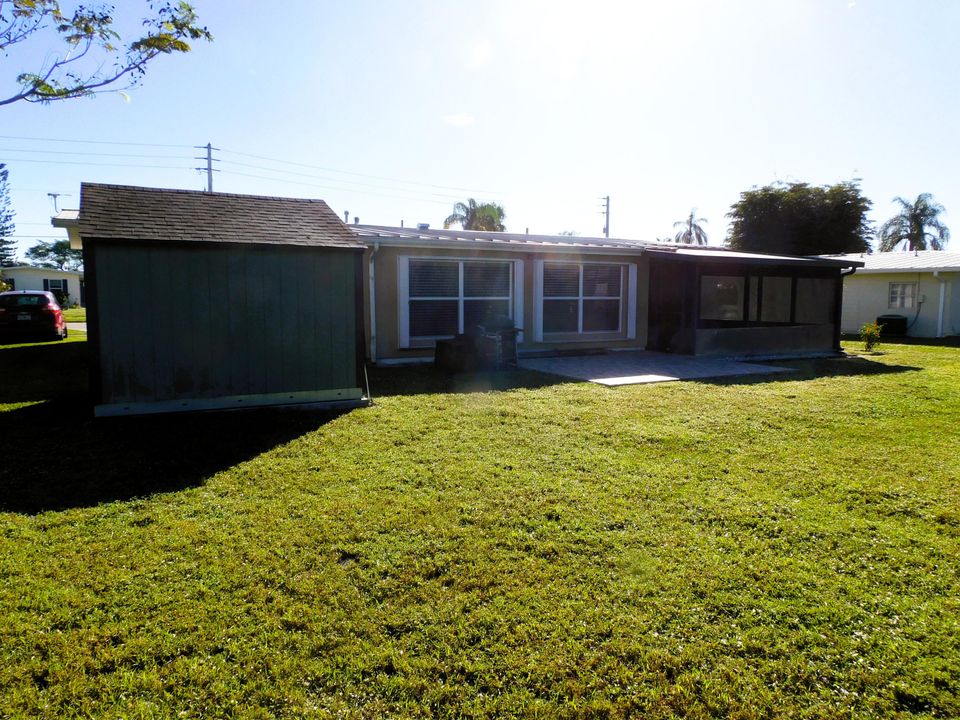 For Sale: $319,900 (2 beds, 2 baths, 1296 Square Feet)