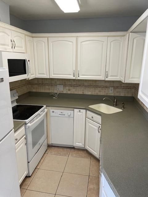 For Rent: $1,650 (2 beds, 1 baths, 903 Square Feet)