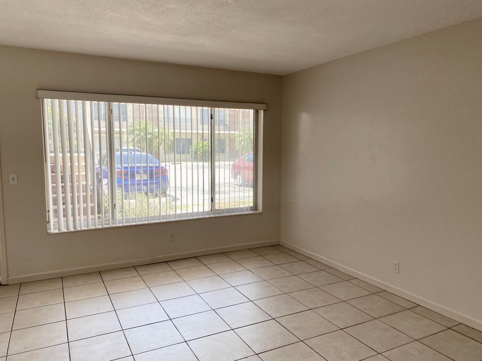 For Rent: $1,600 (1 beds, 1 baths, 615 Square Feet)