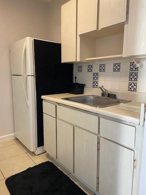 For Rent: $1,600 (1 beds, 1 baths, 615 Square Feet)